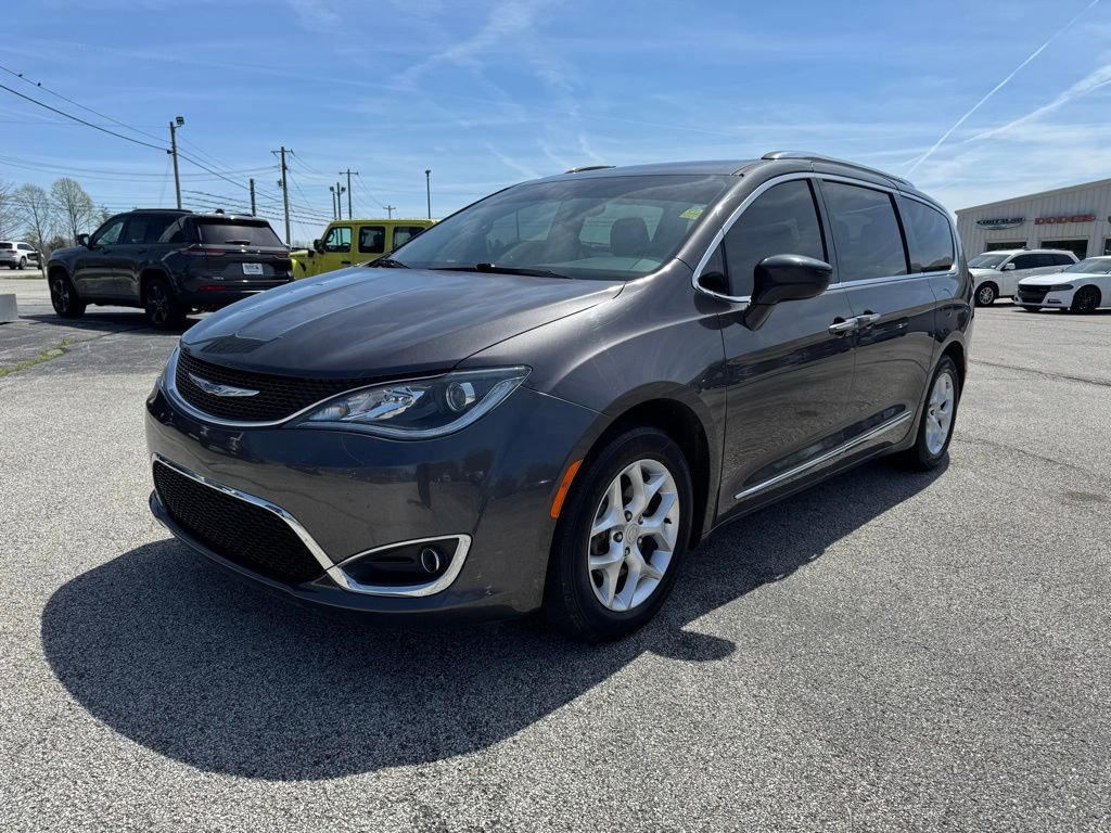 Used 2020 Chrysler Pacifica Touring-L w/ Tire & Wheel Group image 1