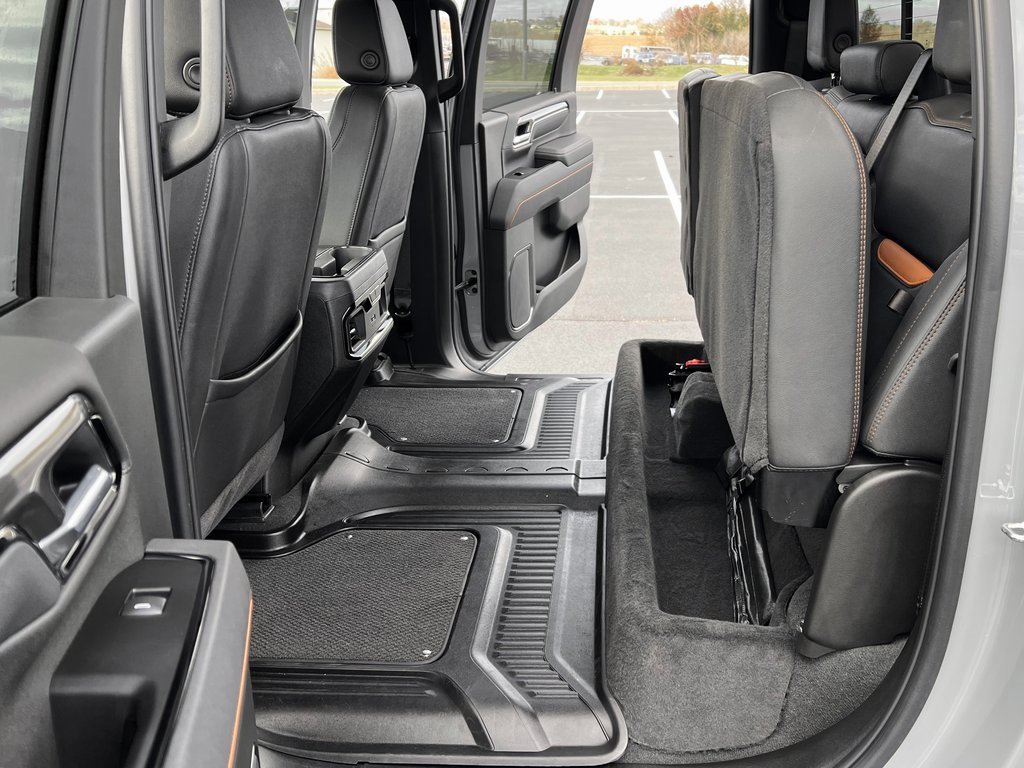 Used 2025 GMC Sierra 2500 AT4 image 18