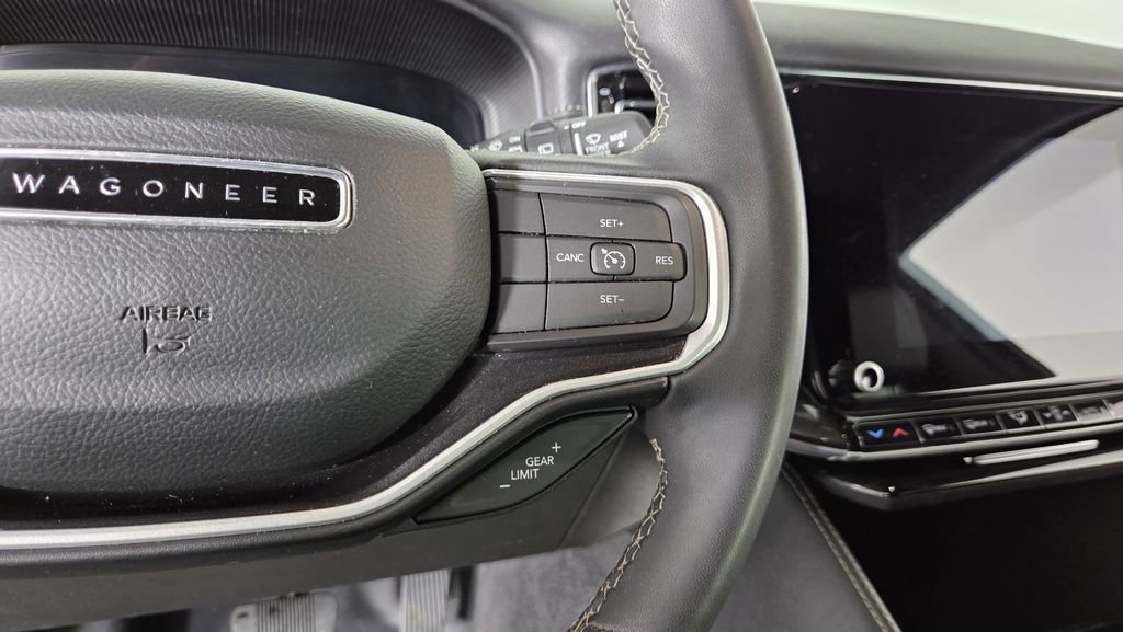 Used 2023 Jeep Wagoneer 4WD image 19