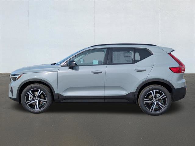 New 2026 Volvo XC40 B5 Core w/ Climate Package image 3