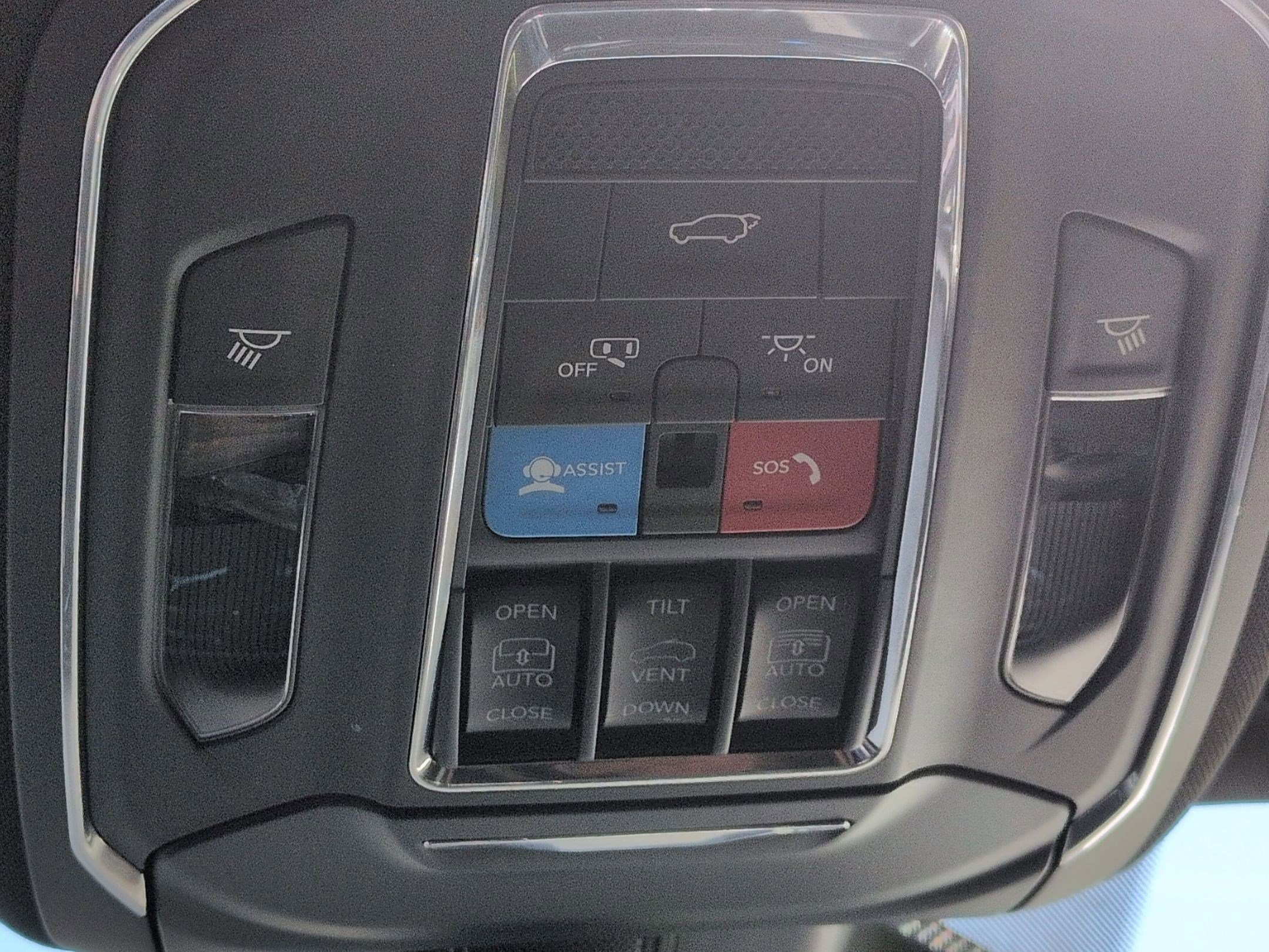 Certified 2024 Jeep Wagoneer L Series II w/ Premium Group I image 16