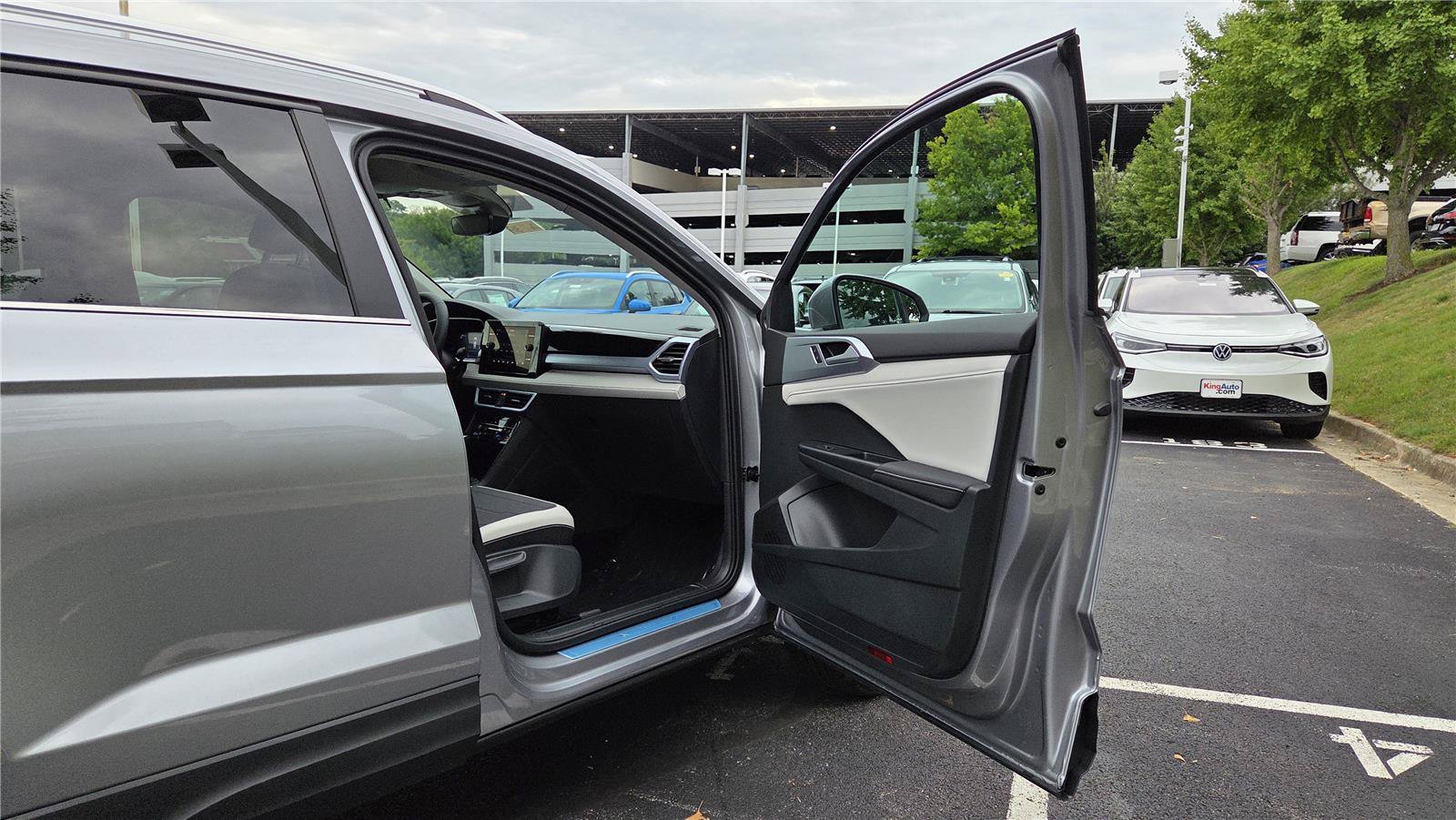 New 2026 Volkswagen Taos SE AWD/4WD image 28