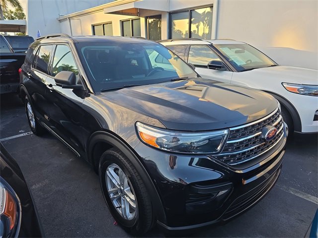 Used 2022 Ford Explorer XLT image 2