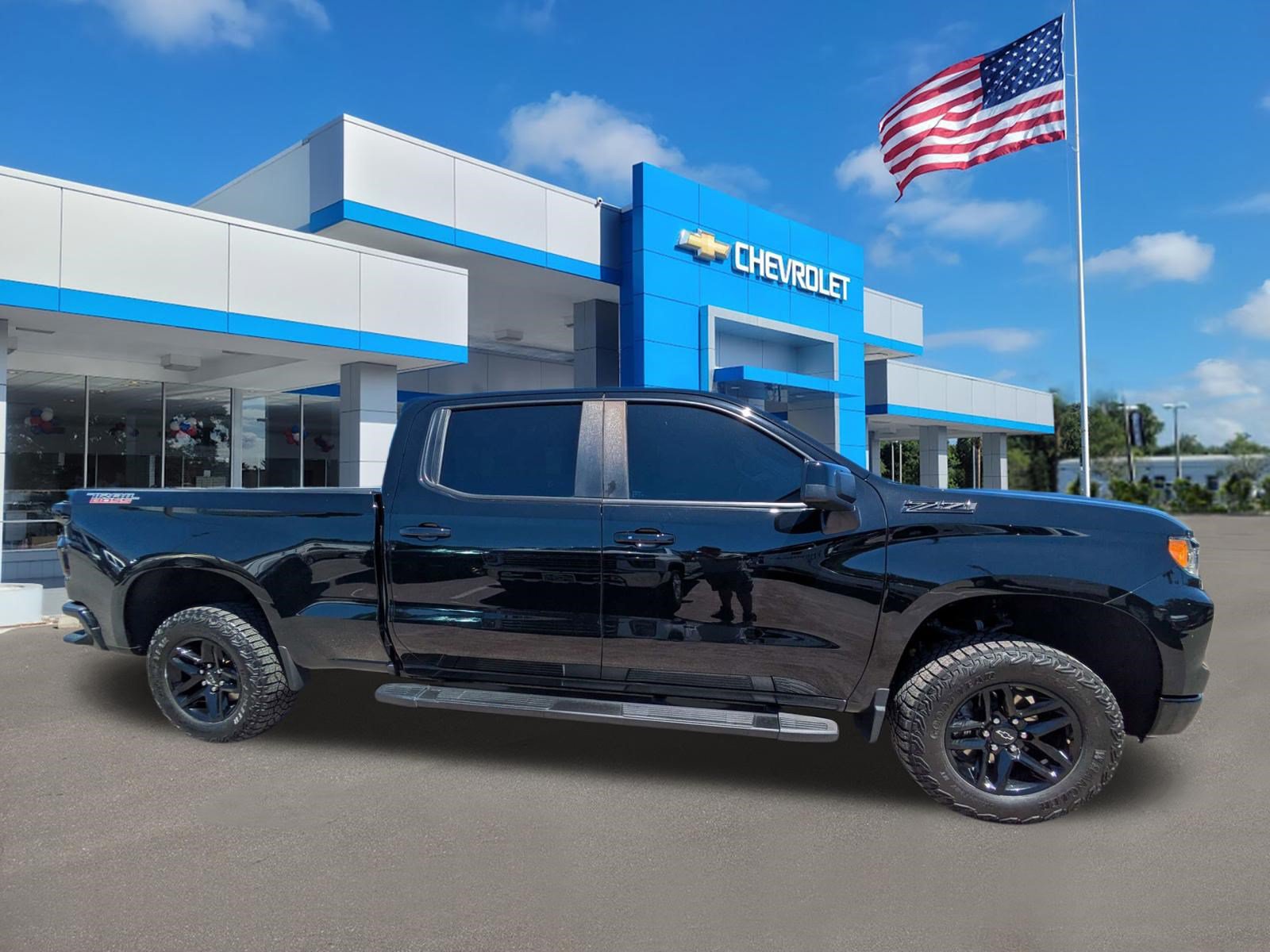 Used 2024 Chevrolet Silverado 1500 LT Trail Boss w/ Convenience Package II AWD/4WD image 2