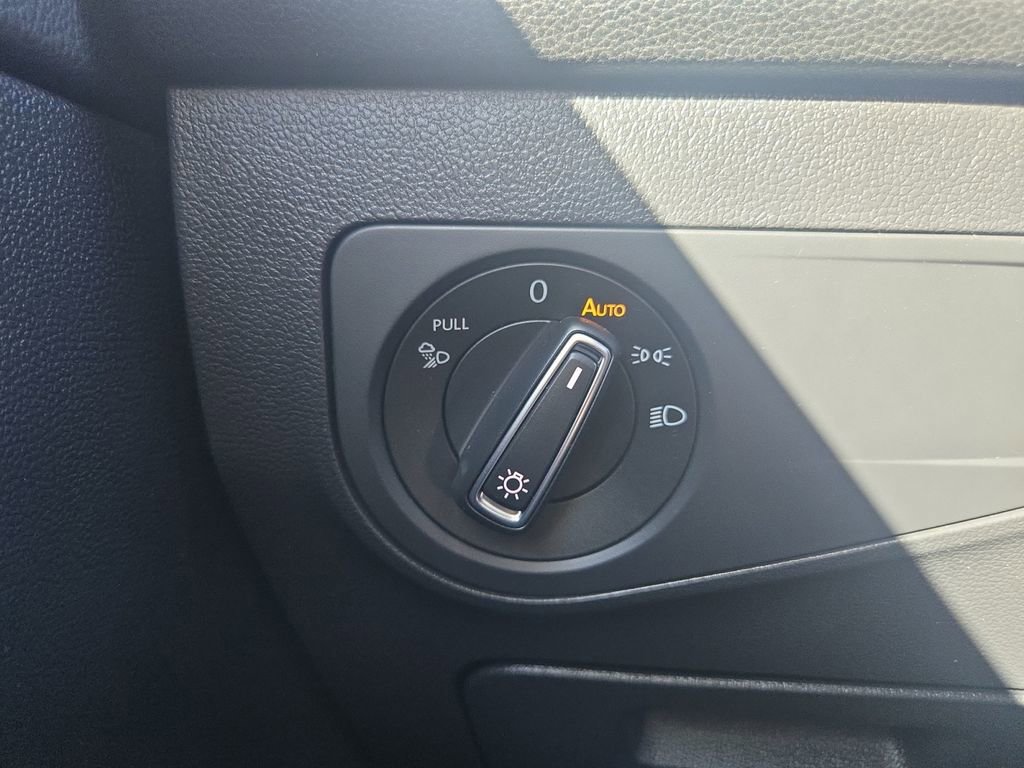 Used 2024 Volkswagen Tiguan SEL R-Line image 23