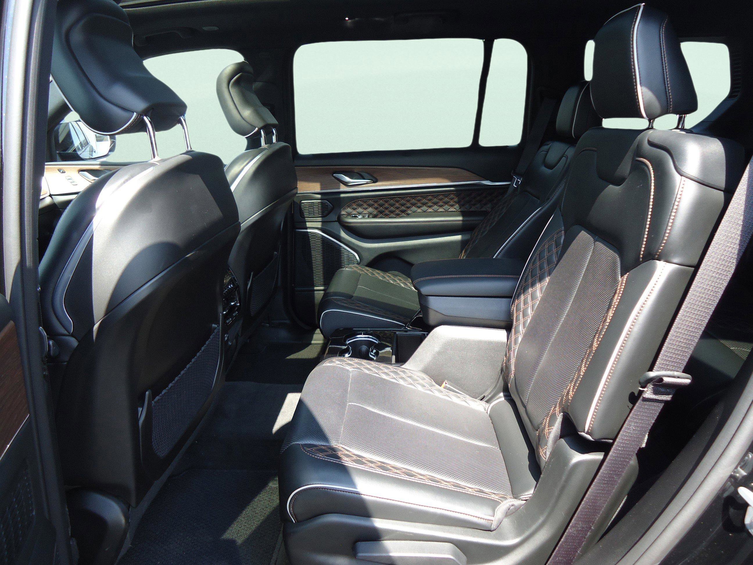 Used 2021 Jeep Grand Cherokee L Summit w/ Luxury Tech Group V image 8