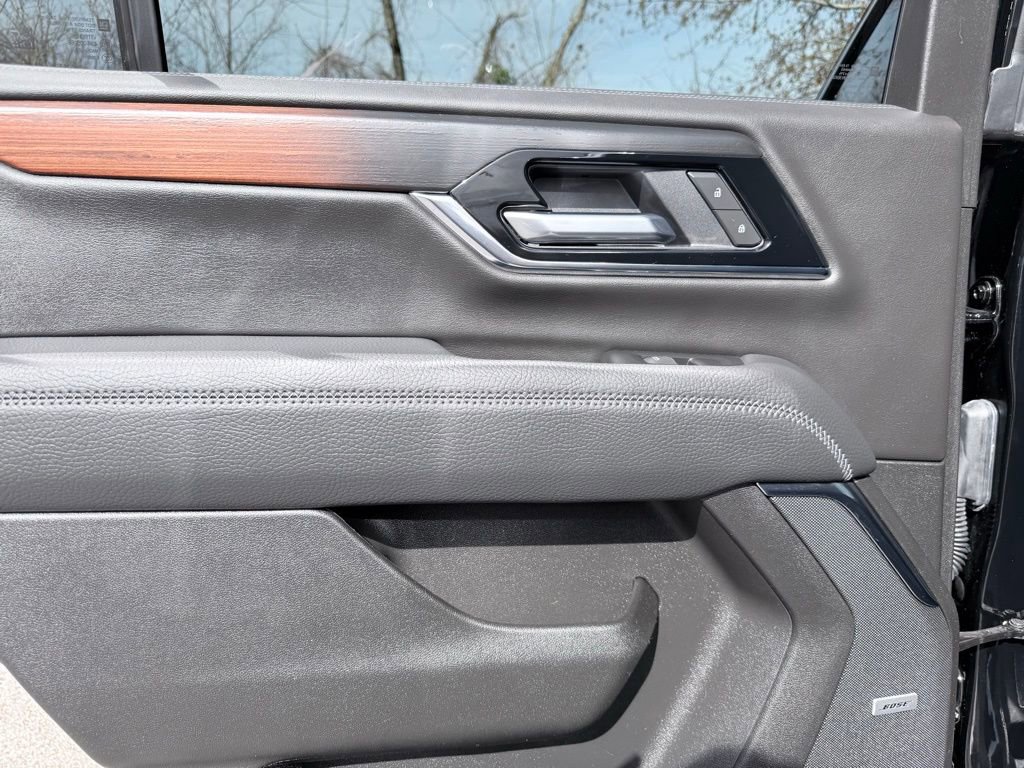 Used 2025 GMC Yukon Denali w/ Denali Reserve Package image 35