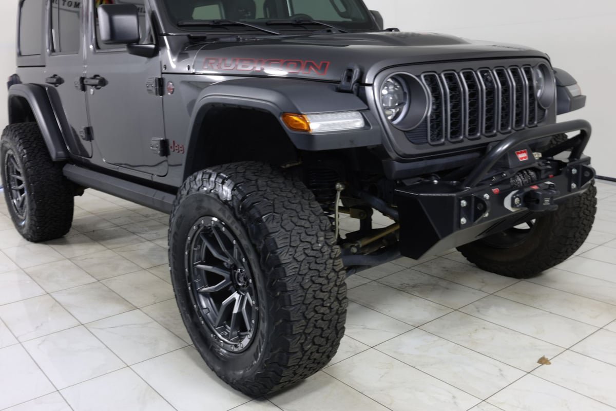 Used 2024 Jeep Wrangler Unlimited Rubicon w/ XTREMEE 35" Tire Package AWD/4WD image 31