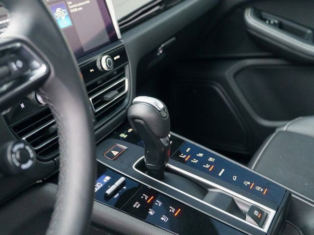 Certified 2025 Porsche Macan image 27