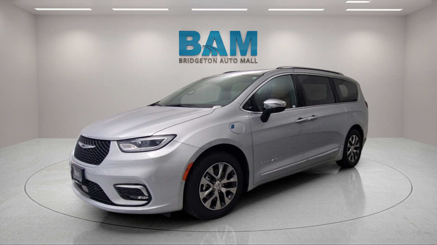Used 2023 Chrysler Pacifica Pinnacle FWD image 3