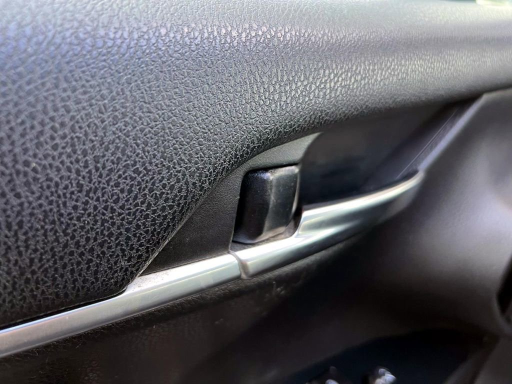 Used 2020 Toyota Camry LE image 19