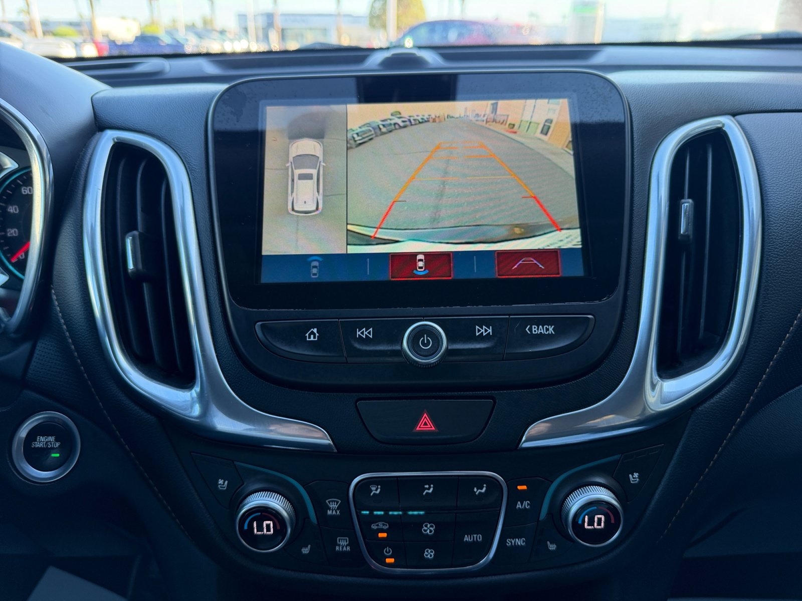 Used 2018 Chevrolet Equinox Premier FWD image 27