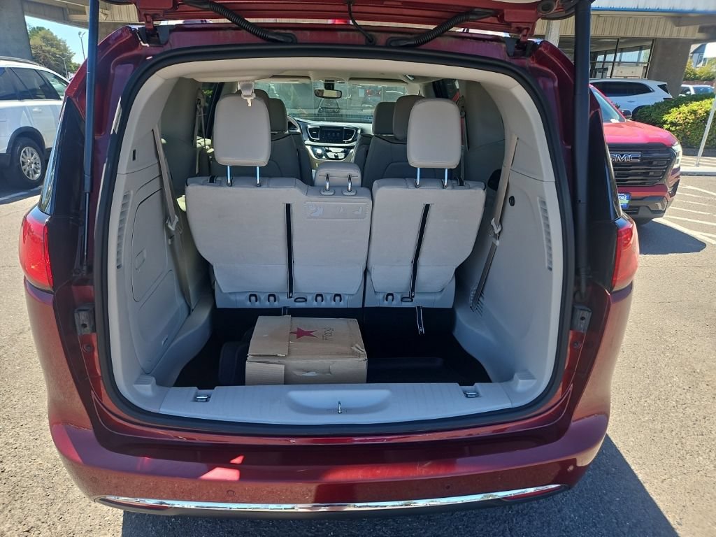 Used 2018 Chrysler Pacifica Limited FWD image 7