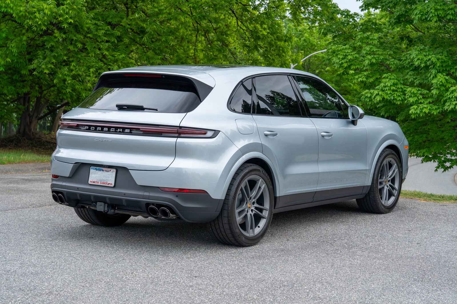 Certified 2024 Porsche Cayenne AWD/4WD image 7