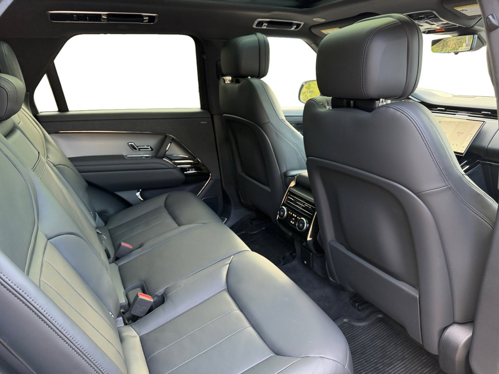 Used 2024 Land Rover Range Rover Sport SE AWD/4WD image 20