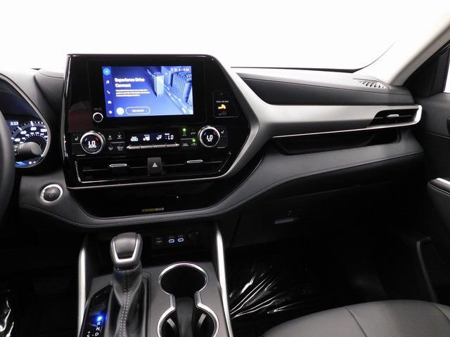 Used 2025 Toyota Highlander XLE image 38