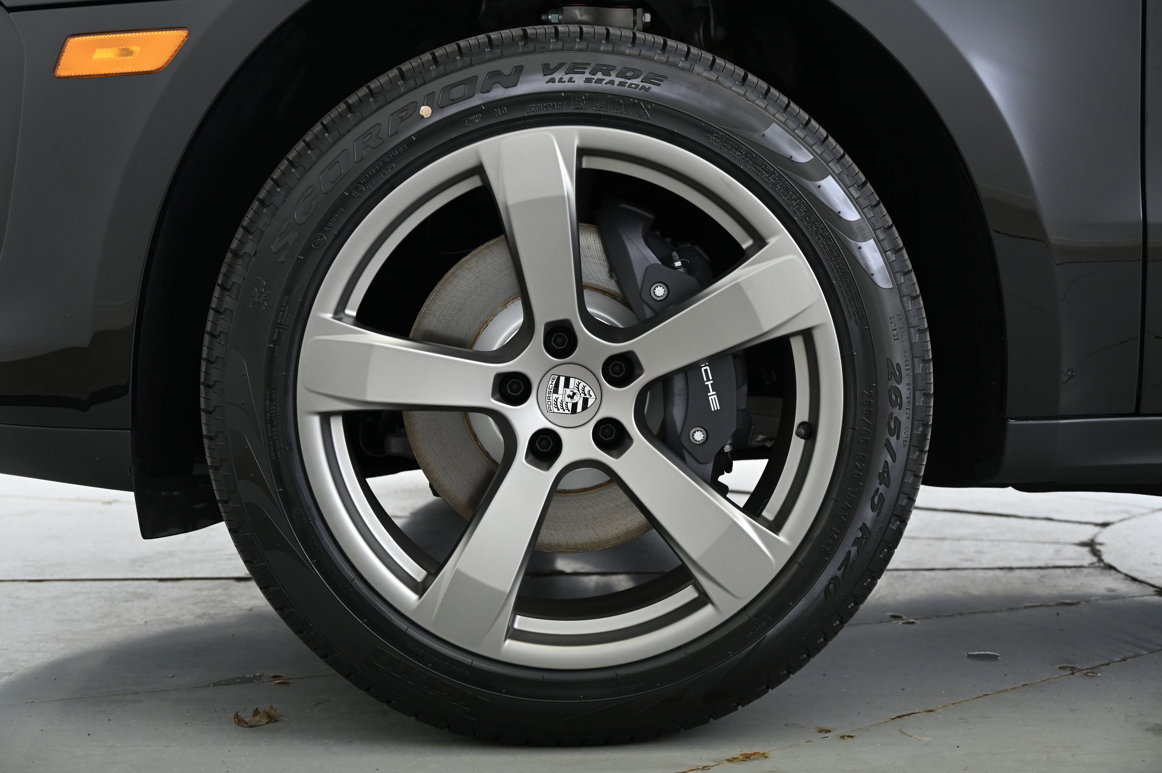 Certified 2025 Porsche Macan image 15