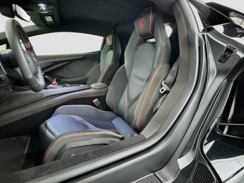Used 2024 Lamborghini Revuelto AWD/4WD image 21