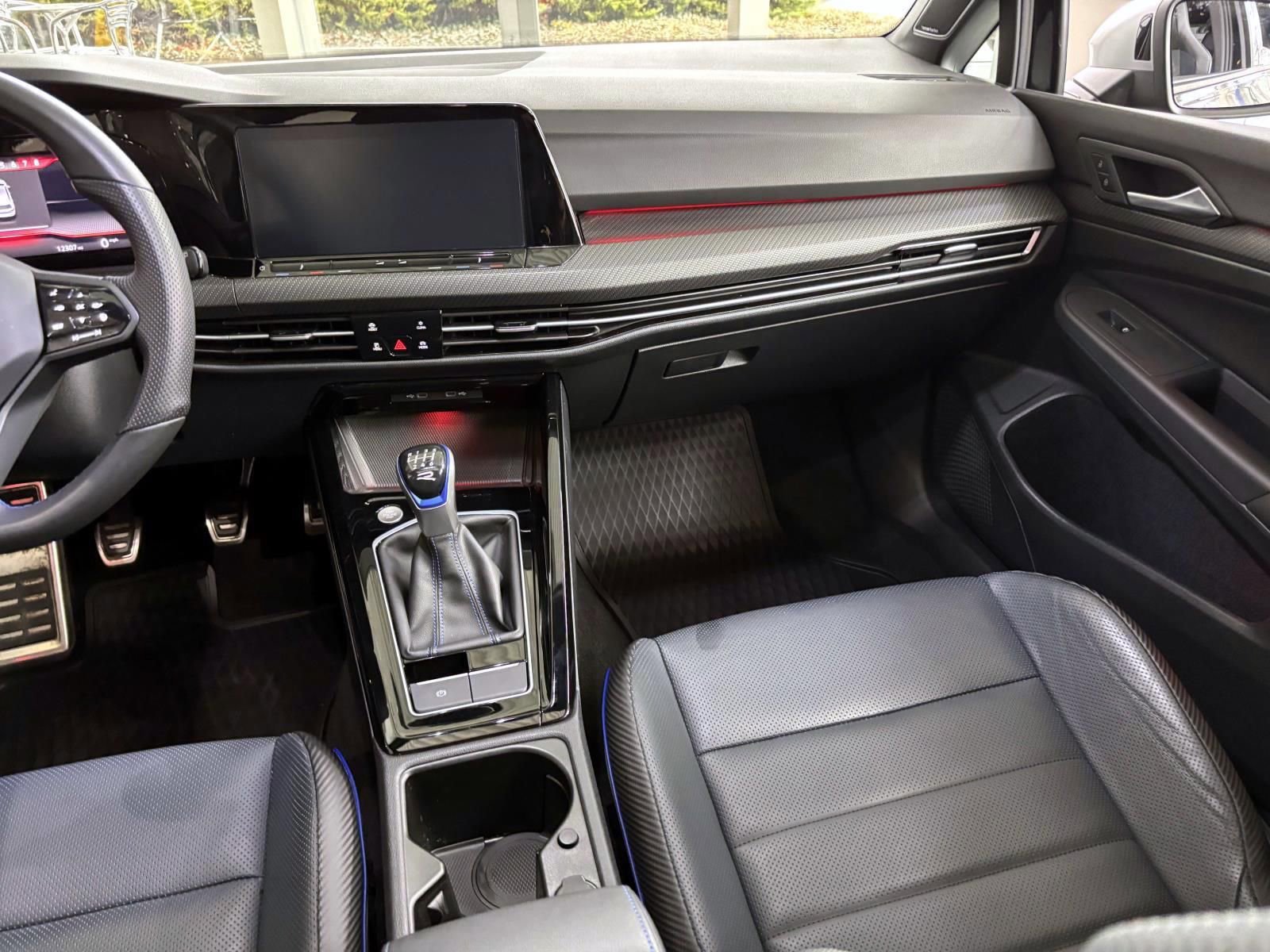 Used 2024 Volkswagen Golf R image 31