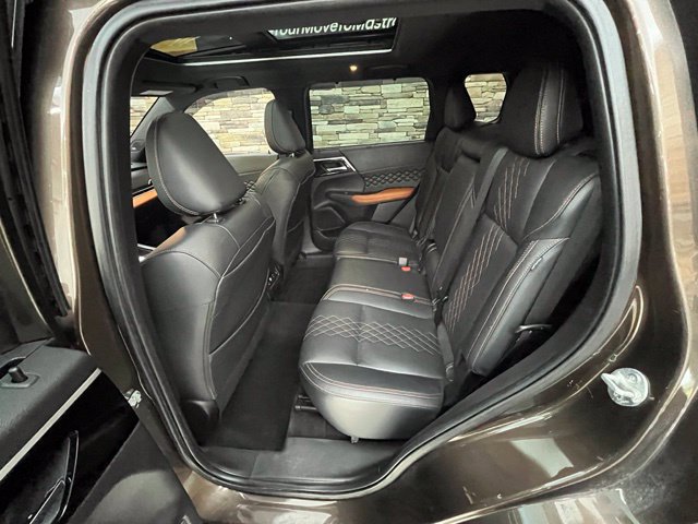 Used 2022 Mitsubishi Outlander SEL AWD/4WD image 38