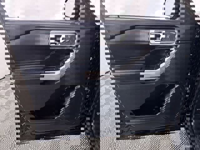 Used 2022 Ford Explorer XLT image 23