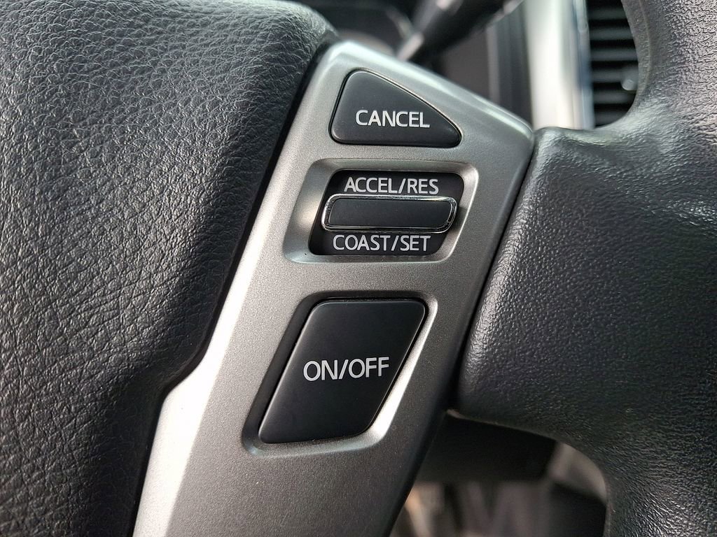 Used 2017 Nissan Titan SV image 21