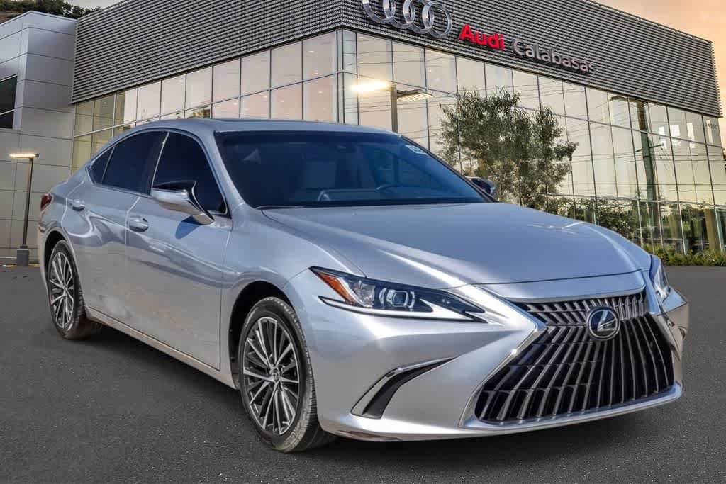 Used 2025 Lexus ES 300h w/ Premium Package FWD image 3