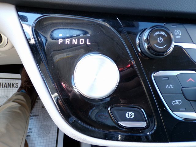 Used 2024 Chrysler Pacifica Touring-L image 29