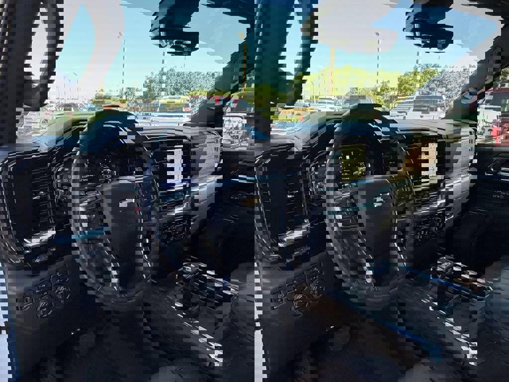 Certified 2023 Chevrolet Silverado 1500 High Country w/ Technology Package image 18