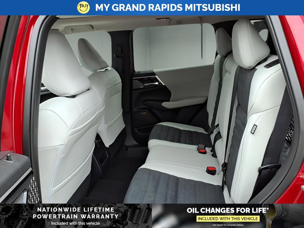 New 2025 Mitsubishi Outlander SE image 8