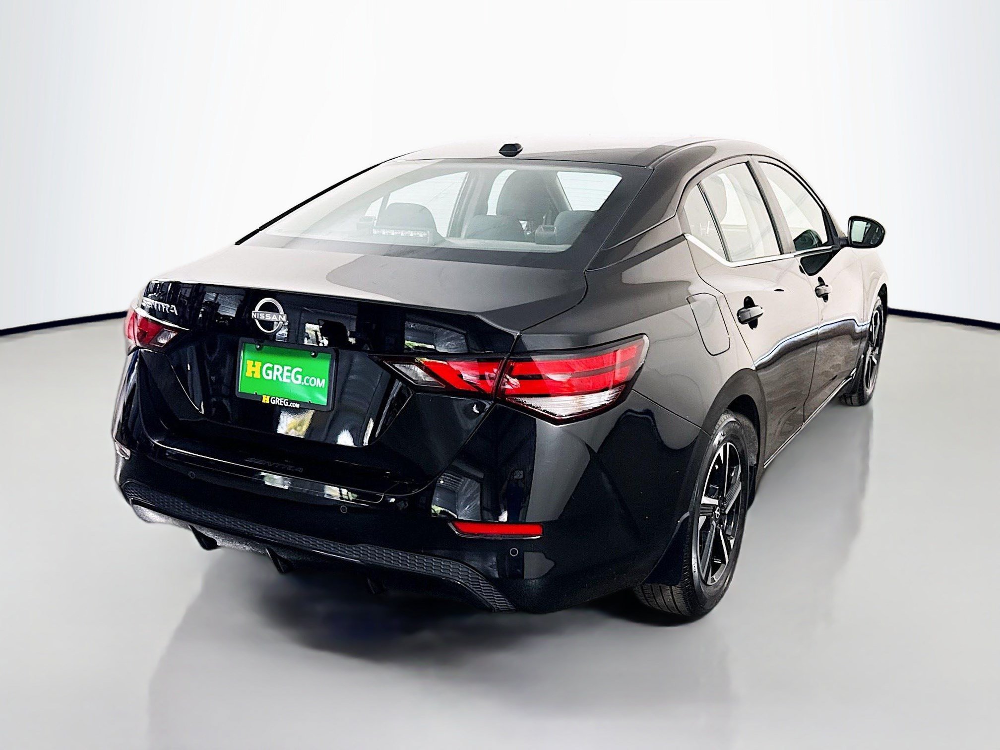 Used 2025 Nissan Sentra SV FWD image 10