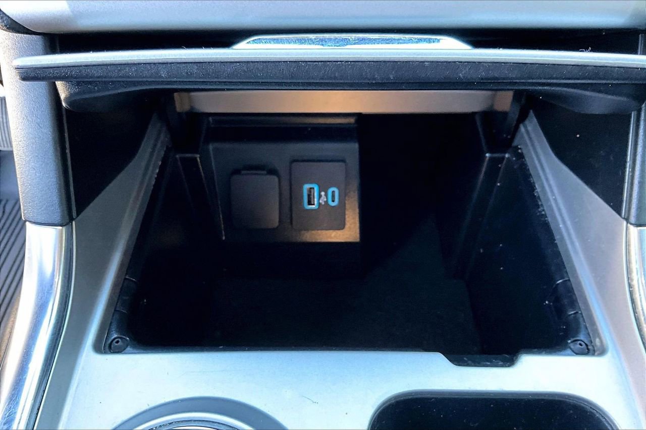 Used 2022 Ford Explorer XLT w/ Equipment Group 202A image 17