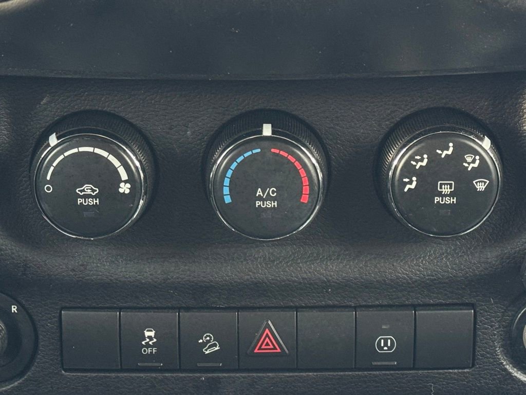 Used 2018 Jeep Wrangler Unlimited Sahara image 37