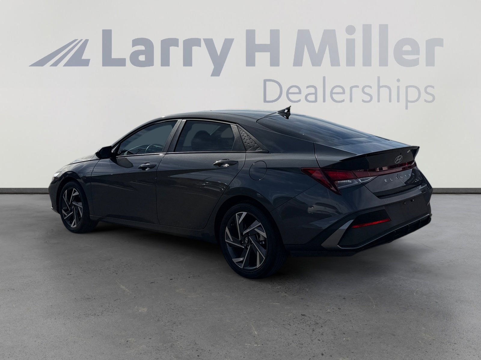 Certified 2025 Hyundai Elantra Sport w/ Cargo Package FWD image 3