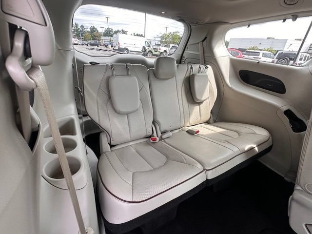 Used 2019 Chrysler Pacifica Limited w/ Tire & Wheel Group FWD image 35