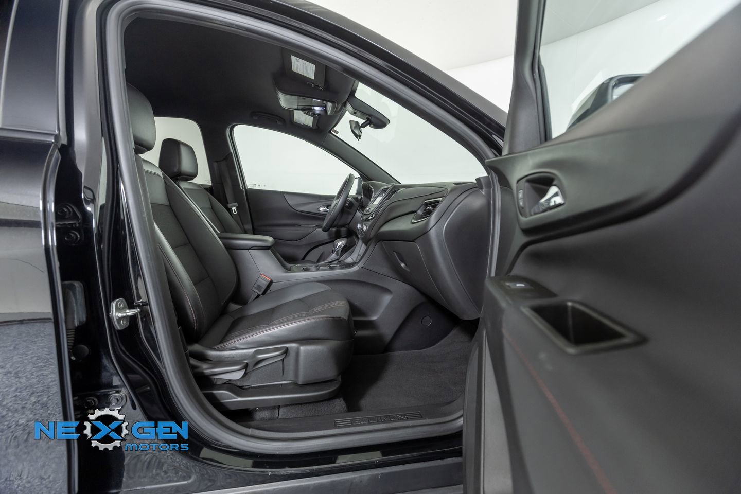 Used 2023 Chevrolet Equinox RS FWD image 37