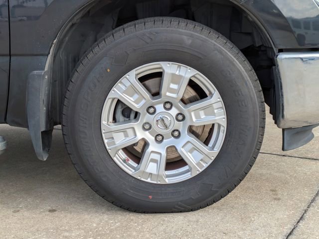 Used 2019 Nissan Titan SV image 11