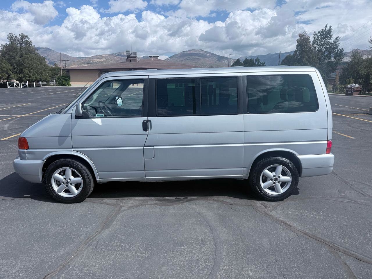 Used 2002 Volkswagen Eurovan GLS image 2