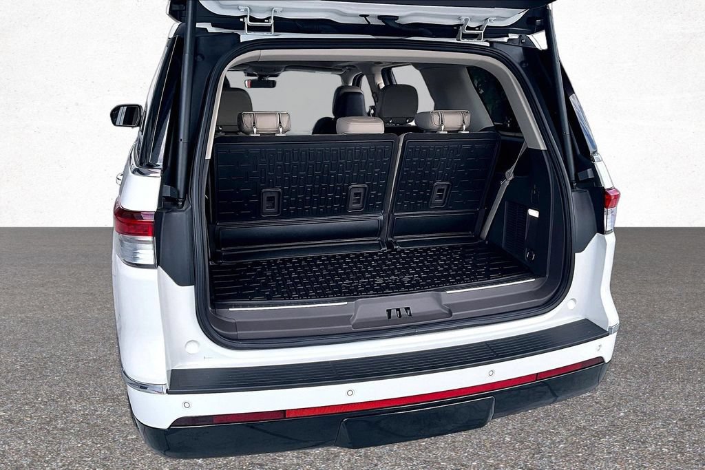 Used 2024 Lincoln Navigator Reserve AWD/4WD image 25