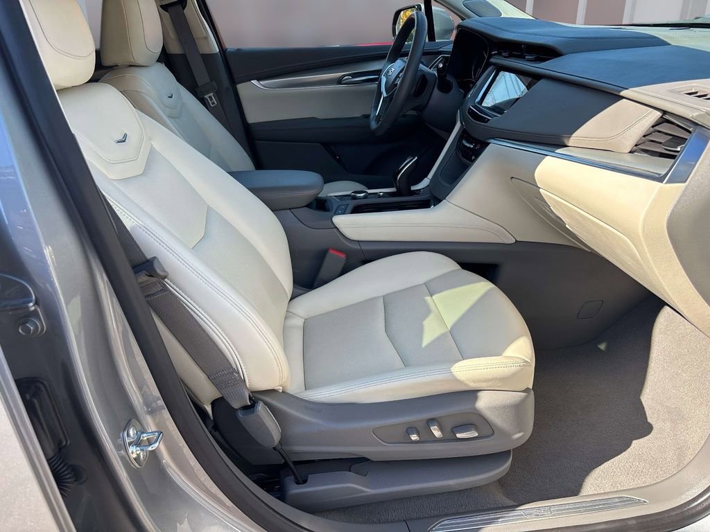 Used 2025 Cadillac XT5 Premium Luxury image 17