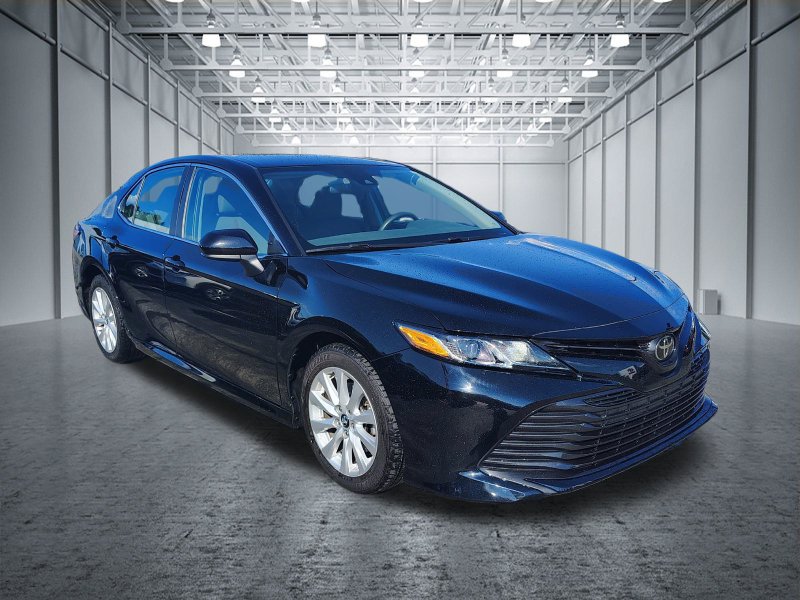 Used 2020 Toyota Camry LE FWD image 3