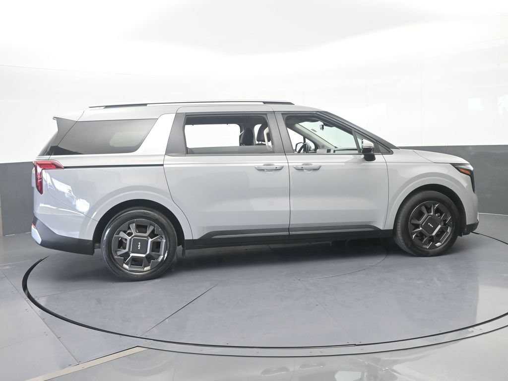 Used 2025 Kia Carnival EX FWD image 7