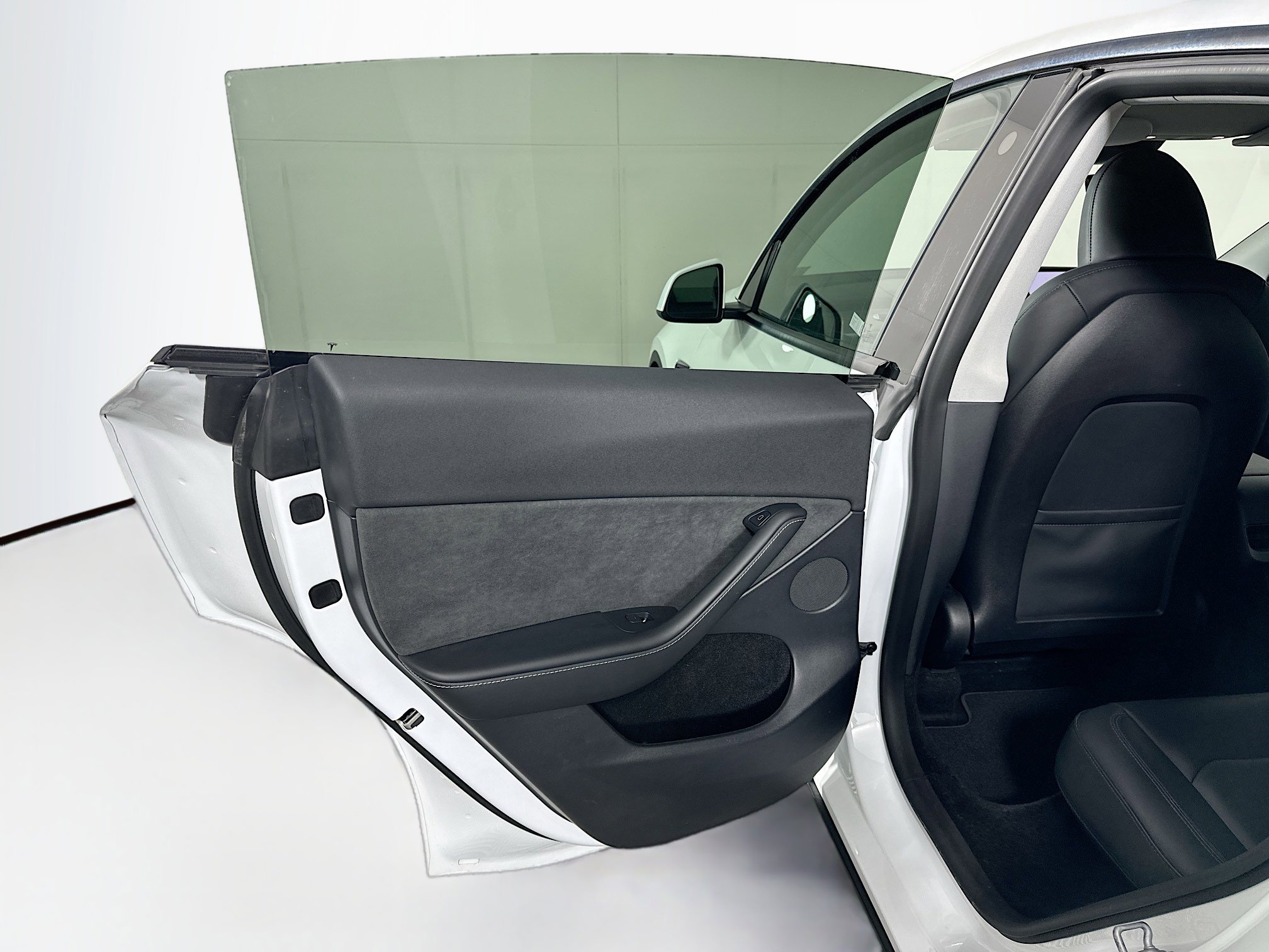 Used 2023 Tesla Model Y AWD image 24