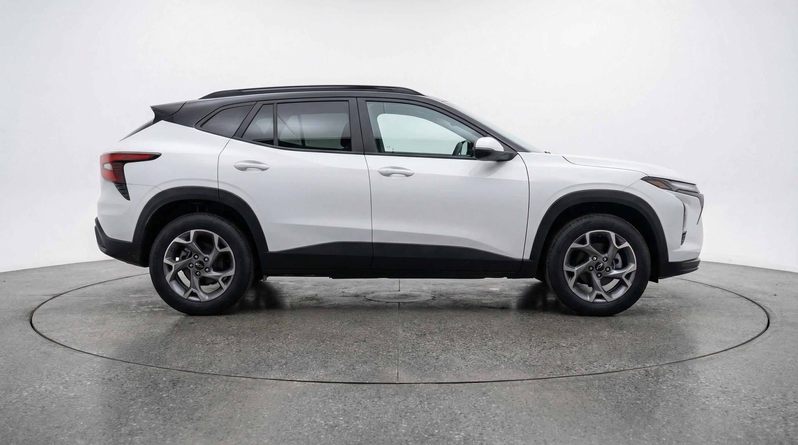 Used 2025 Chevrolet Trax LT image 11