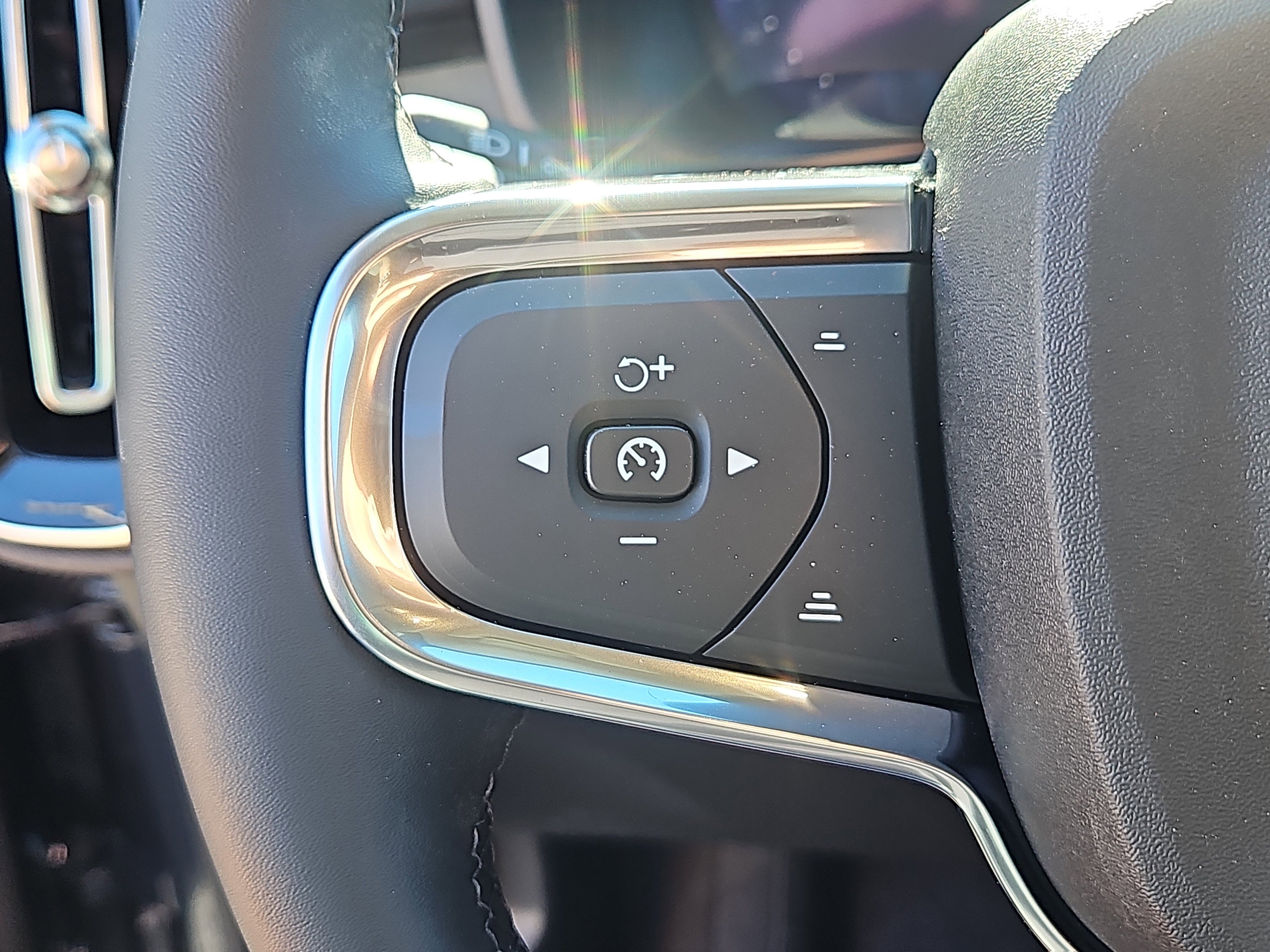 New 2026 Volvo XC40 B5 Core w/ Protection Package Premier image 14