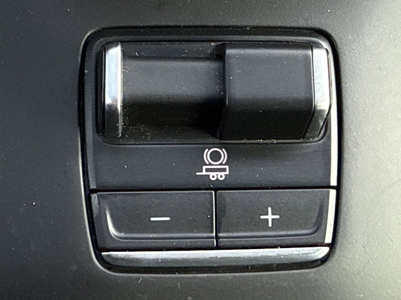 Used 2023 GMC Sierra 1500 AT4 image 25