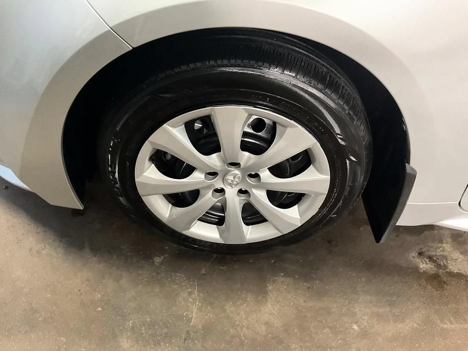 Used 2025 Toyota Corolla LE FWD image 14