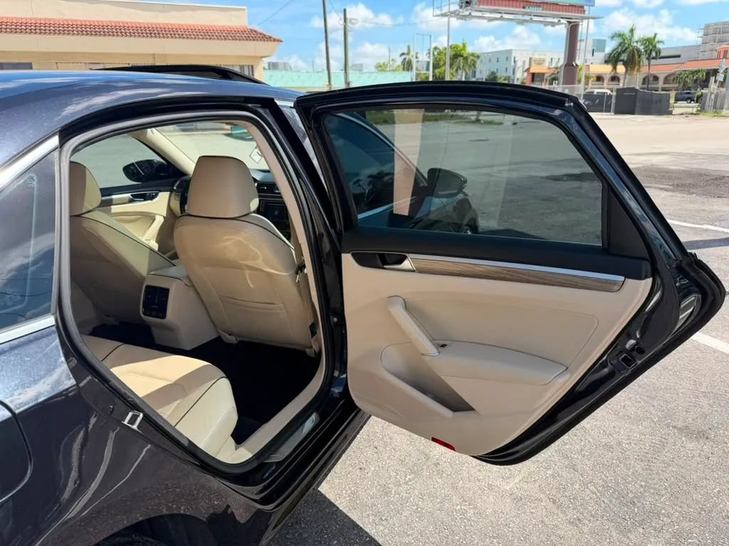 Used 2018 Volkswagen Passat 2.0T SE FWD image 24