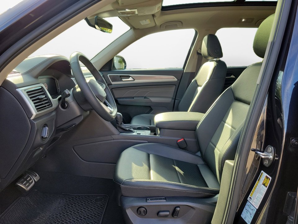 Used 2021 Volkswagen Atlas SEL R-Line image 11