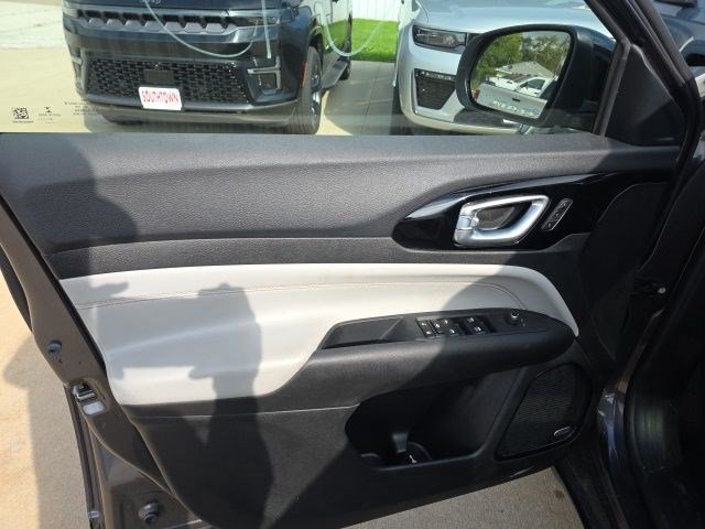 Certified 2023 Jeep Compass Limited w/ Elite Group AWD/4WD image 16